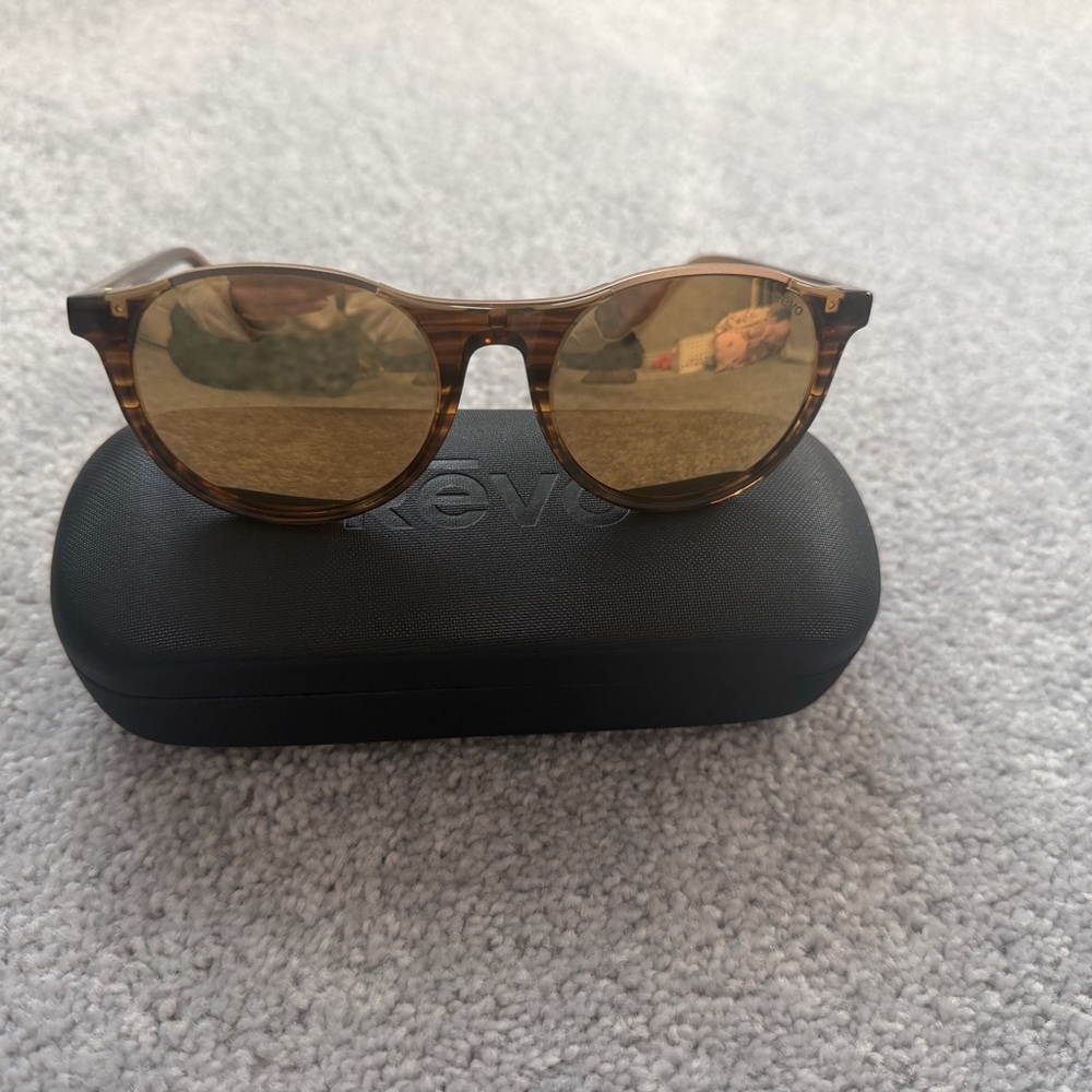 Revo Kendall Toole Sunglasses β Amber Horn / Champagne - Picture 3 of 6